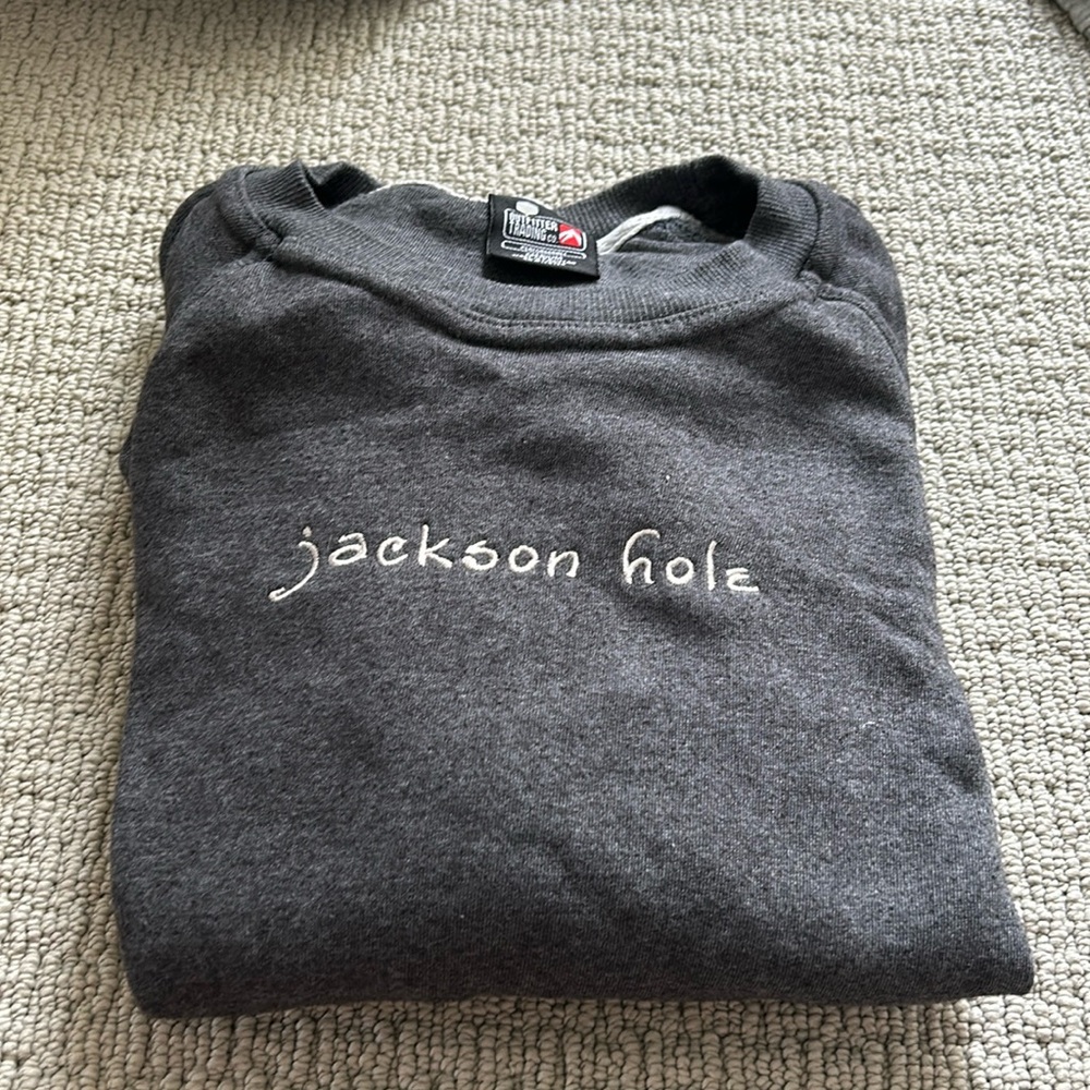 Medium women’s crewneck